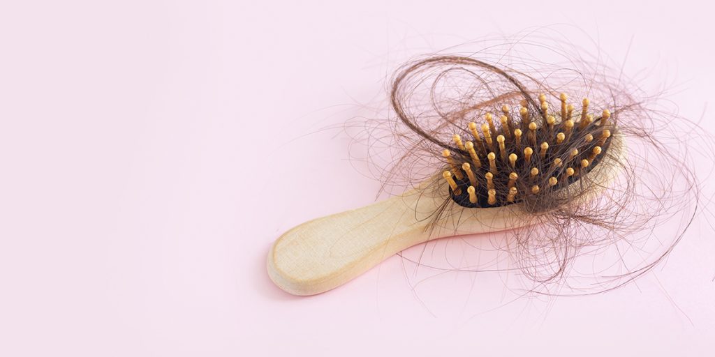 Queda de Cabelo: Causas, Dicas e Produtos para Fortalecer os Fios